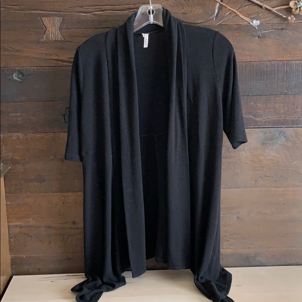 Women’s Shortsleeved Open Cardigan